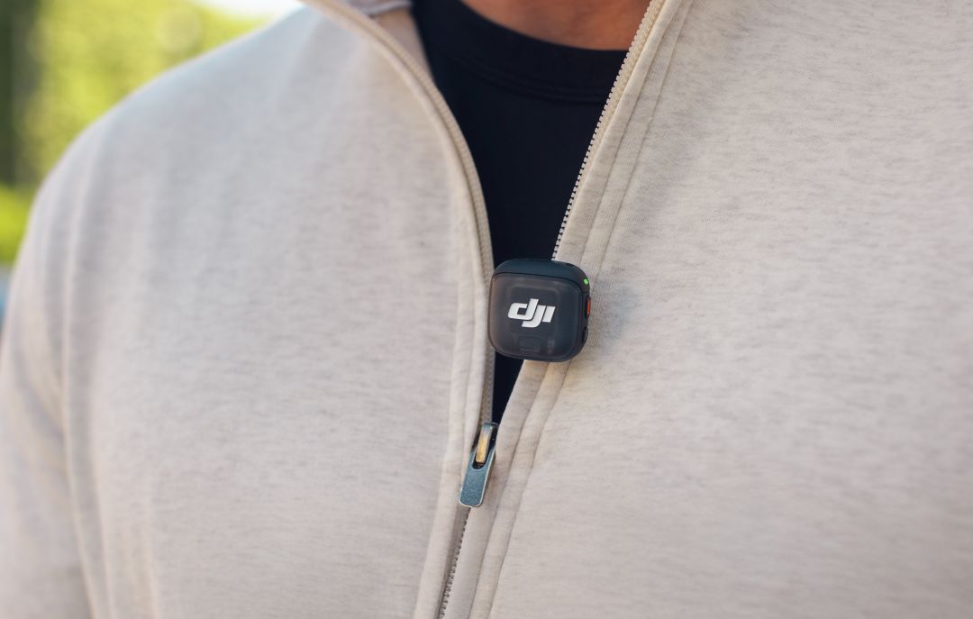 DJI%20Mic%203_CityVlog_Side%20Clip%20Removal_lifestyle_06.jpg
